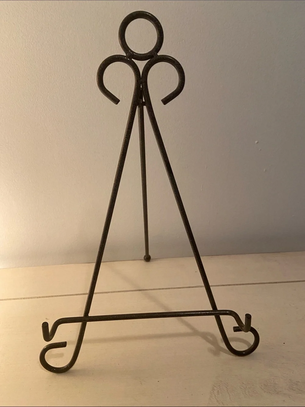 Rustic Metal Tabletop Display Easel Bronze Tone Farmhouse Cottagecore 13”H